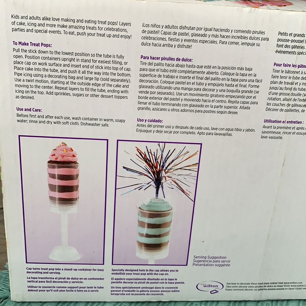 WILTON Bundle dessert cake kit & Recipe Book 2 piece set - Picture 4 of 10